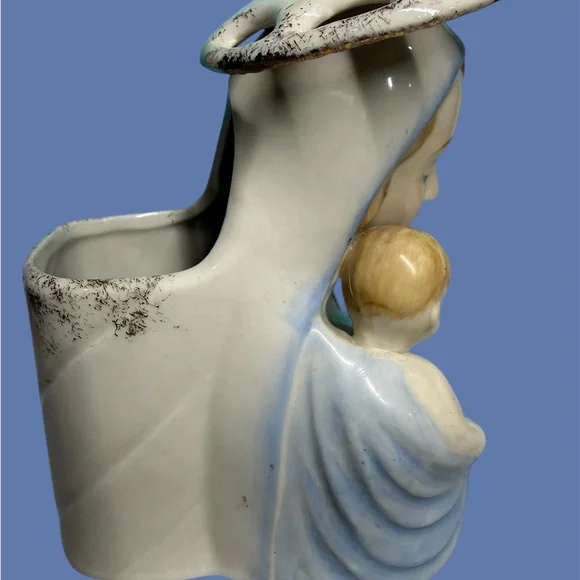 Vintage Porcelain Madonna and Child Figurine in White and Blue vase/planter - Picture 3 of 4